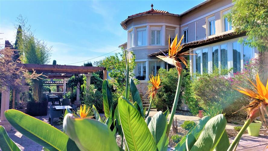 Hôtel proche du Corso Fleuri de Bormes-Les-Mimosas : hôtel Les Jardins de Bormes